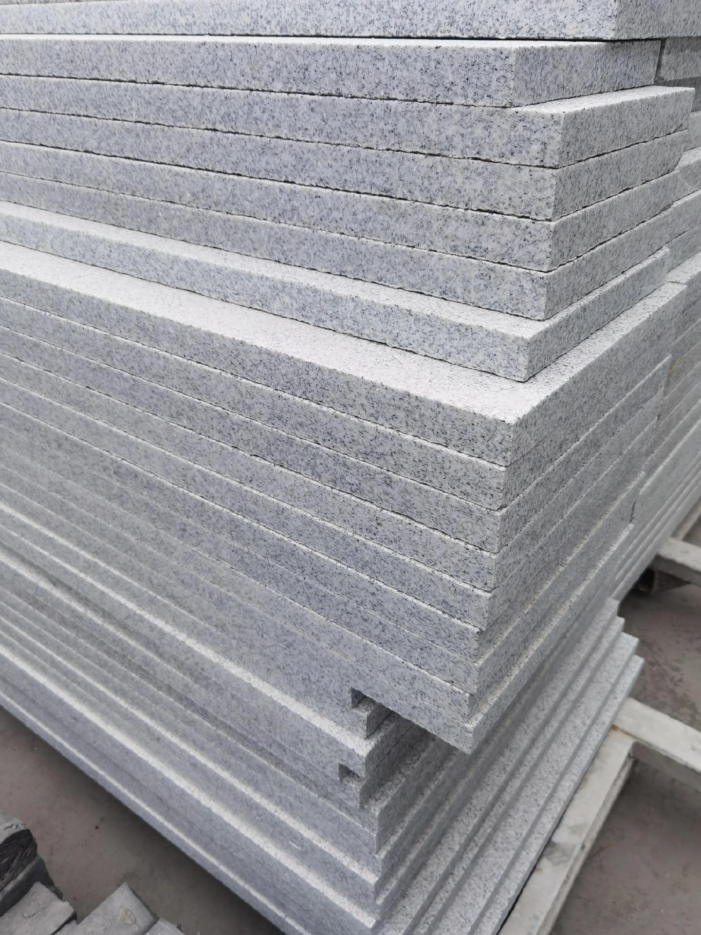 芝麻白花崗巖廠家聯(lián)系方式及芝麻白火燒板路沿石當(dāng)前報(bào)價(jià)(圖4)